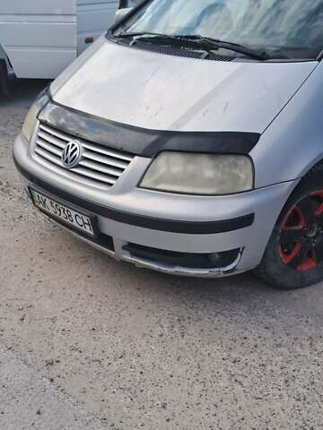 Серый Фольксваген Шаран, объемом двигателя 1.9 л и пробегом 368 тыс. км за 2000 $, фото 4 на Automoto.ua