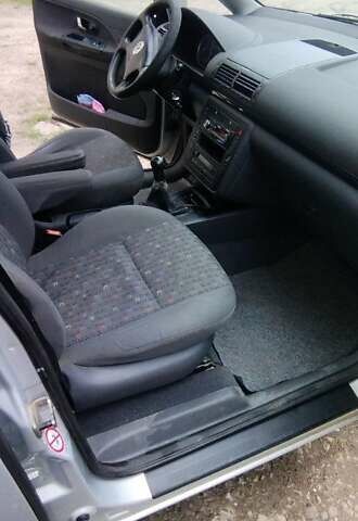 Сірий Фольксваген Шаран, об'ємом двигуна 1.9 л та пробігом 380 тис. км за 4000 $, фото 12 на Automoto.ua