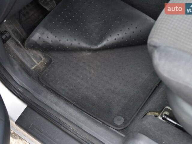 Серый Фольксваген Шаран, объемом двигателя 1.9 л и пробегом 314 тыс. км за 4300 $, фото 27 на Automoto.ua