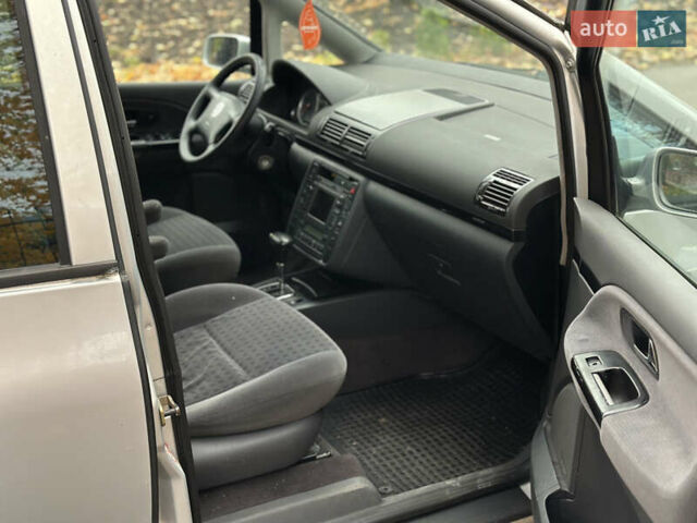 Сірий Фольксваген Шаран, об'ємом двигуна 1.9 л та пробігом 380 тис. км за 3000 $, фото 6 на Automoto.ua