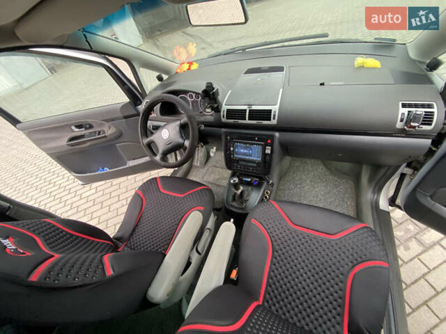 Серый Фольксваген Шаран, объемом двигателя 1.9 л и пробегом 336 тыс. км за 4300 $, фото 17 на Automoto.ua