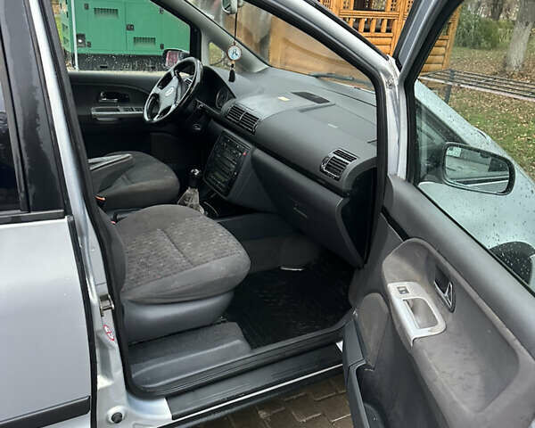 Серый Фольксваген Шаран, объемом двигателя 1.9 л и пробегом 427 тыс. км за 4699 $, фото 24 на Automoto.ua