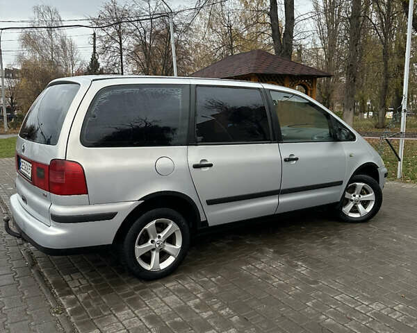 Серый Фольксваген Шаран, объемом двигателя 1.9 л и пробегом 427 тыс. км за 4699 $, фото 1 на Automoto.ua