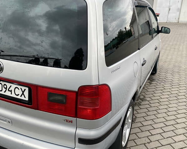 Серый Фольксваген Шаран, объемом двигателя 1.9 л и пробегом 336 тыс. км за 4300 $, фото 9 на Automoto.ua