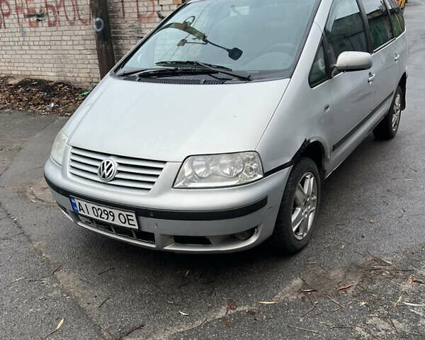 Серый Фольксваген Шаран, объемом двигателя 1.8 л и пробегом 402 тыс. км за 2499 $, фото 1 на Automoto.ua