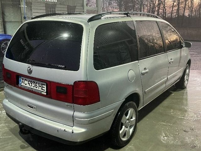 Серый Фольксваген Шаран, объемом двигателя 1.9 л и пробегом 480 тыс. км за 4300 $, фото 2 на Automoto.ua