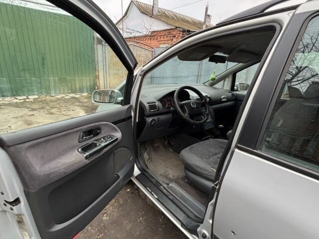 Серый Фольксваген Шаран, объемом двигателя 1.9 л и пробегом 360 тыс. км за 2400 $, фото 6 на Automoto.ua