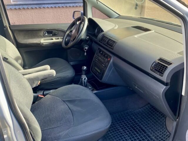 Серый Фольксваген Шаран, объемом двигателя 1.9 л и пробегом 330 тыс. км за 4500 $, фото 13 на Automoto.ua