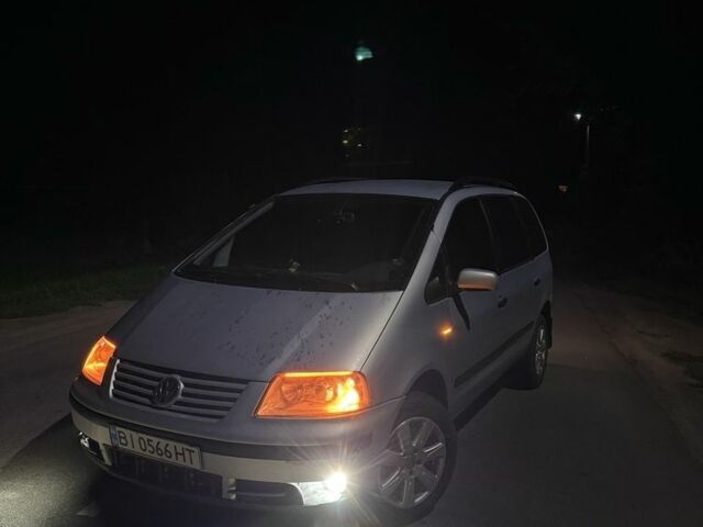 Серый Фольксваген Шаран, объемом двигателя 1.8 л и пробегом 380 тыс. км за 2700 $, фото 4 на Automoto.ua