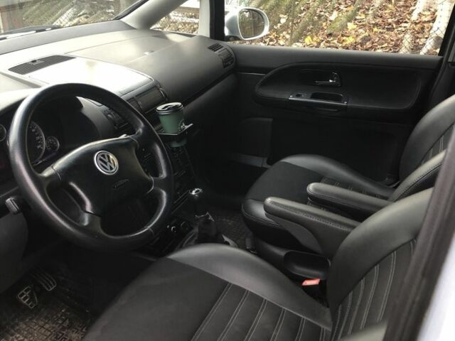 Серый Фольксваген Шаран, объемом двигателя 1.9 л и пробегом 3 тыс. км за 3900 $, фото 4 на Automoto.ua