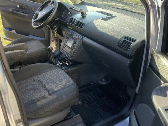 Серый Фольксваген Шаран, объемом двигателя 1.9 л и пробегом 480 тыс. км за 4300 $, фото 4 на Automoto.ua