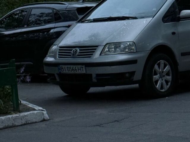 Серый Фольксваген Шаран, объемом двигателя 1.8 л и пробегом 380 тыс. км за 2700 $, фото 3 на Automoto.ua