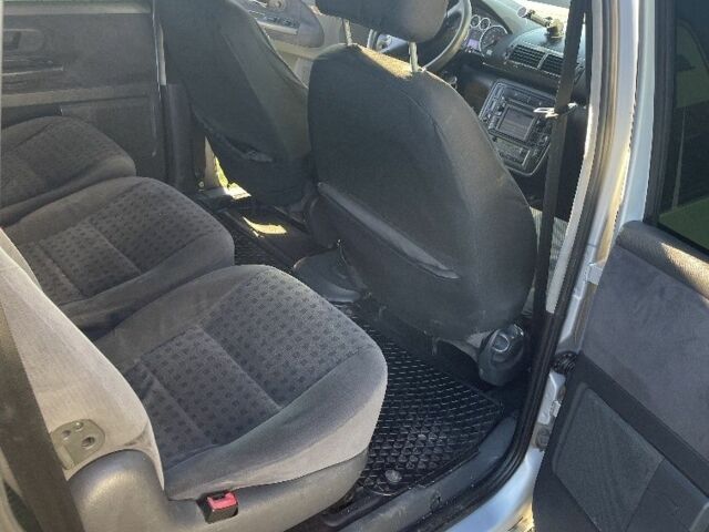 Серый Фольксваген Шаран, объемом двигателя 1.9 л и пробегом 480 тыс. км за 4300 $, фото 6 на Automoto.ua