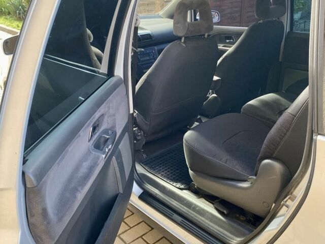 Серый Фольксваген Шаран, объемом двигателя 1.9 л и пробегом 330 тыс. км за 4500 $, фото 9 на Automoto.ua