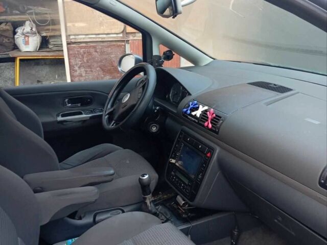 Сірий Фольксваген Шаран, об'ємом двигуна 1.9 л та пробігом 299 тис. км за 2000 $, фото 3 на Automoto.ua