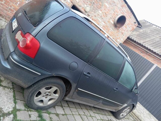 Сірий Фольксваген Шаран, об'ємом двигуна 1.9 л та пробігом 299 тис. км за 2000 $, фото 1 на Automoto.ua