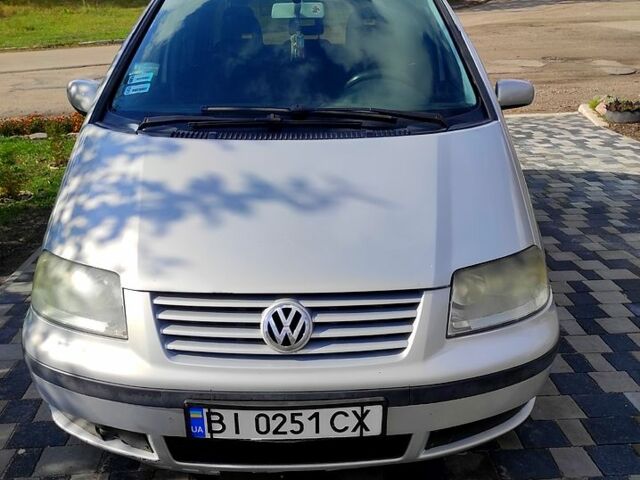 Серый Фольксваген Шаран, объемом двигателя 1.9 л и пробегом 297 тыс. км за 4200 $, фото 2 на Automoto.ua