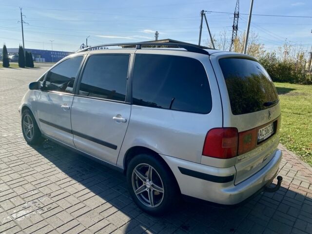 Серый Фольксваген Шаран, объемом двигателя 1.9 л и пробегом 330 тыс. км за 4500 $, фото 2 на Automoto.ua