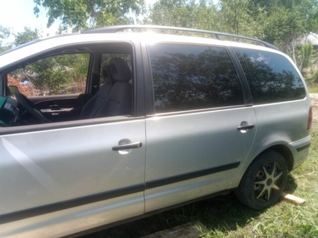 Сірий Фольксваген Шаран, об'ємом двигуна 1.9 л та пробігом 388 тис. км за 2245 $, фото 14 на Automoto.ua