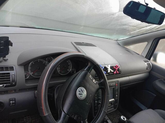 Сірий Фольксваген Шаран, об'ємом двигуна 1.9 л та пробігом 299 тис. км за 2000 $, фото 5 на Automoto.ua