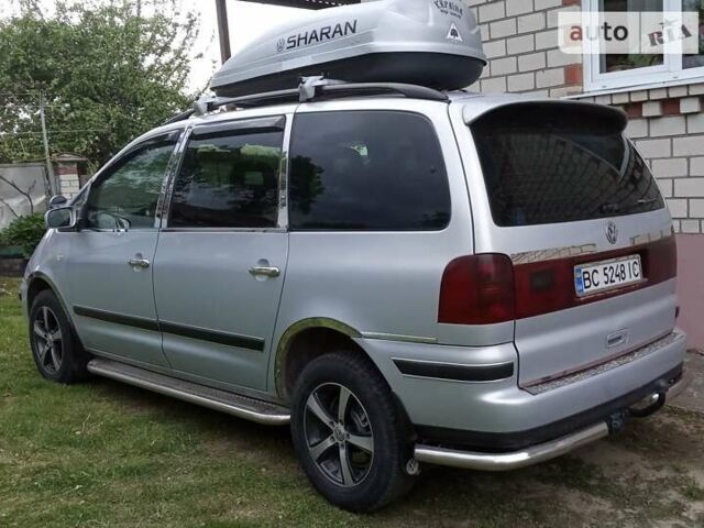 Серый Фольксваген Шаран, объемом двигателя 1.8 л и пробегом 314 тыс. км за 6000 $, фото 2 на Automoto.ua