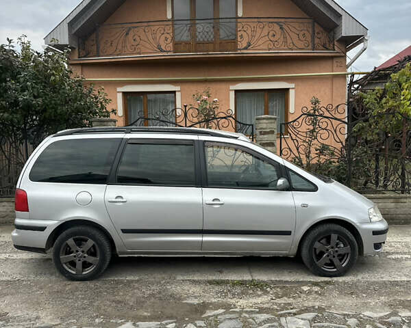 Серый Фольксваген Шаран, объемом двигателя 1.9 л и пробегом 420 тыс. км за 4900 $, фото 1 на Automoto.ua