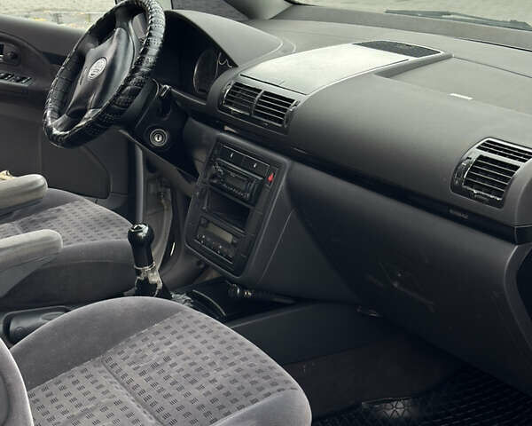 Сірий Фольксваген Шаран, об'ємом двигуна 1.8 л та пробігом 365 тис. км за 4499 $, фото 11 на Automoto.ua