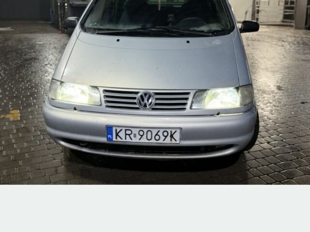 Серый Фольксваген Шаран, объемом двигателя 1.9 л и пробегом 290 тыс. км за 1750 $, фото 1 на Automoto.ua