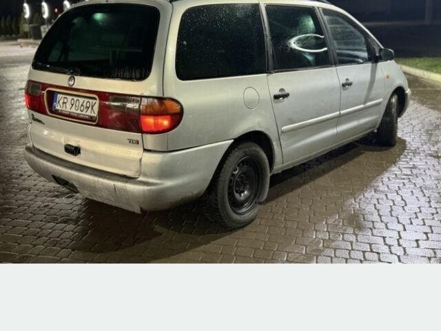 Серый Фольксваген Шаран, объемом двигателя 1.9 л и пробегом 290 тыс. км за 1750 $, фото 2 на Automoto.ua