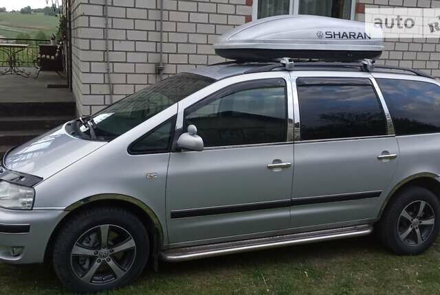 Серый Фольксваген Шаран, объемом двигателя 1.8 л и пробегом 314 тыс. км за 6000 $, фото 1 на Automoto.ua