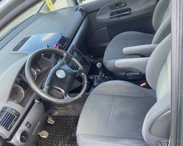 Серый Фольксваген Шаран, объемом двигателя 1.9 л и пробегом 310 тыс. км за 6100 $, фото 12 на Automoto.ua