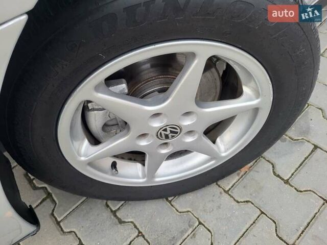 Серый Фольксваген Шаран, объемом двигателя 1.9 л и пробегом 237 тыс. км за 6400 $, фото 4 на Automoto.ua