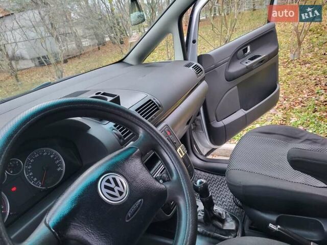 Серый Фольксваген Шаран, объемом двигателя 1.9 л и пробегом 237 тыс. км за 6400 $, фото 33 на Automoto.ua
