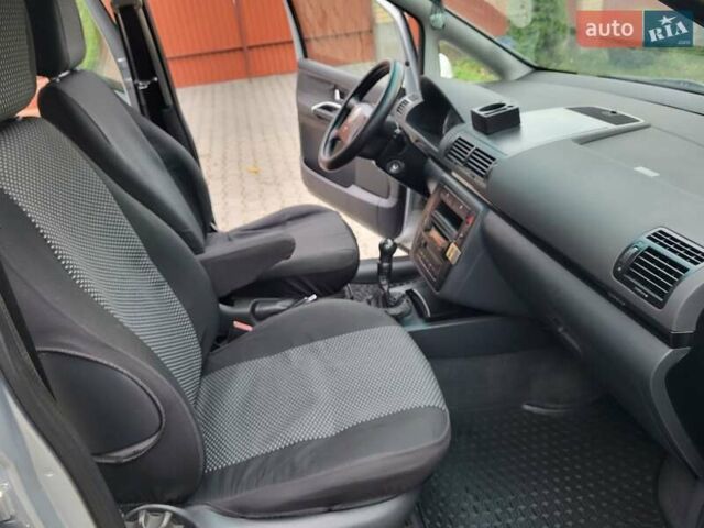 Серый Фольксваген Шаран, объемом двигателя 1.9 л и пробегом 237 тыс. км за 6400 $, фото 56 на Automoto.ua