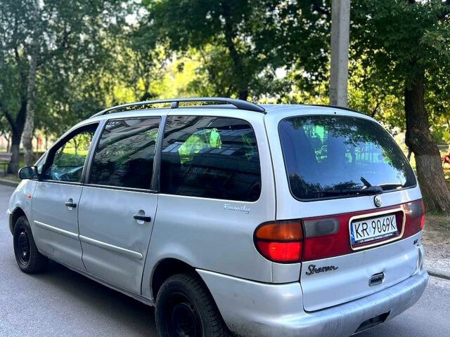 Серый Фольксваген Шаран, объемом двигателя 1.9 л и пробегом 320 тыс. км за 2150 $, фото 2 на Automoto.ua