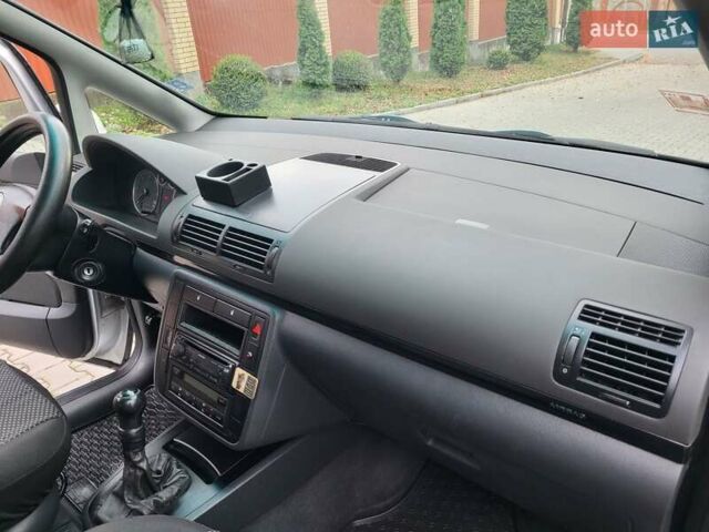 Серый Фольксваген Шаран, объемом двигателя 1.9 л и пробегом 237 тыс. км за 6400 $, фото 57 на Automoto.ua