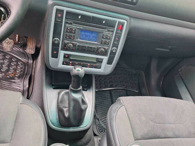 Серый Фольксваген Шаран, объемом двигателя 1.9 л и пробегом 336 тыс. км за 7550 $, фото 5 на Automoto.ua