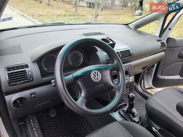 Серый Фольксваген Шаран, объемом двигателя 1.9 л и пробегом 237 тыс. км за 6400 $, фото 29 на Automoto.ua