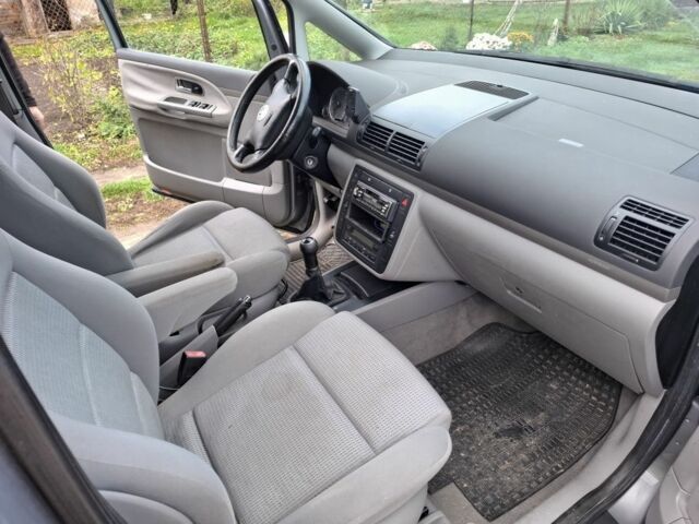 Сірий Фольксваген Шаран, об'ємом двигуна 1.9 л та пробігом 270 тис. км за 5849 $, фото 4 на Automoto.ua