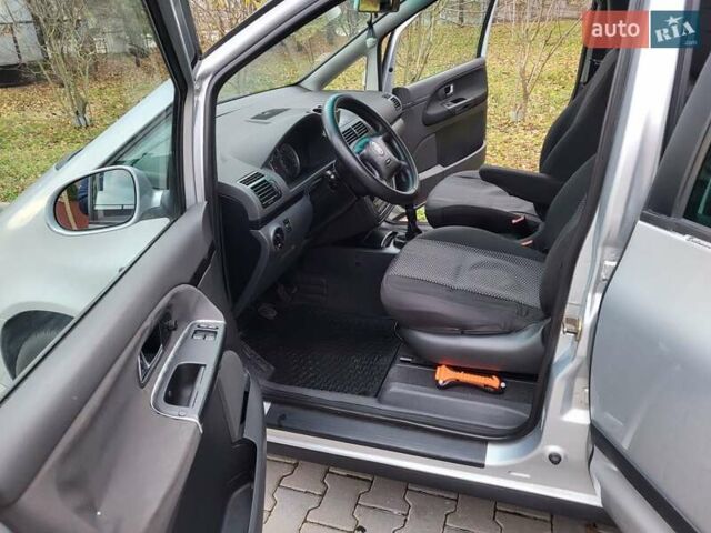 Серый Фольксваген Шаран, объемом двигателя 1.9 л и пробегом 237 тыс. км за 6400 $, фото 28 на Automoto.ua