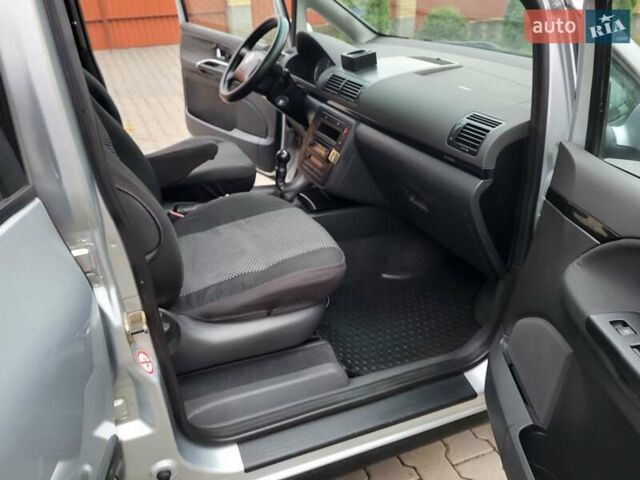 Серый Фольксваген Шаран, объемом двигателя 1.9 л и пробегом 237 тыс. км за 6400 $, фото 55 на Automoto.ua