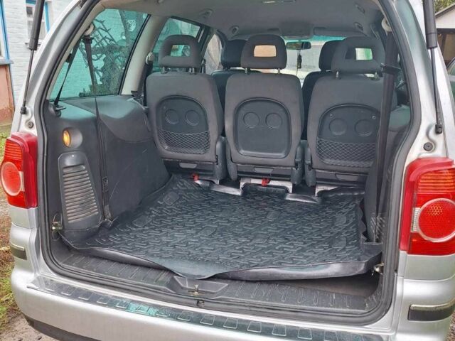 Серый Фольксваген Шаран, объемом двигателя 1.9 л и пробегом 336 тыс. км за 7550 $, фото 1 на Automoto.ua