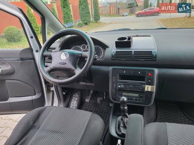 Серый Фольксваген Шаран, объемом двигателя 1.9 л и пробегом 237 тыс. км за 6400 $, фото 53 на Automoto.ua