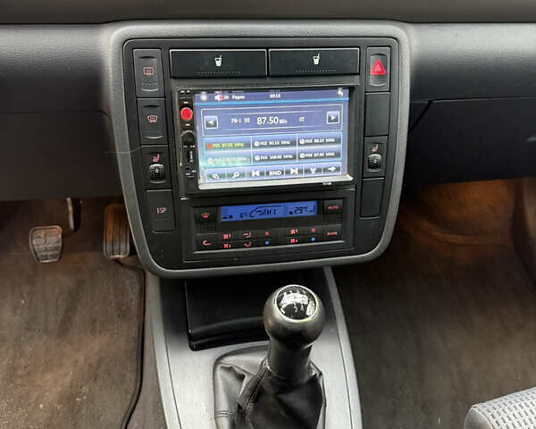 Серый Фольксваген Шаран, объемом двигателя 1.9 л и пробегом 300 тыс. км за 4450 $, фото 11 на Automoto.ua