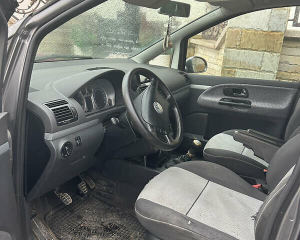 Серый Фольксваген Шаран, объемом двигателя 2 л и пробегом 324 тыс. км за 4500 $, фото 12 на Automoto.ua