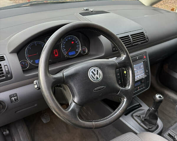 Серый Фольксваген Шаран, объемом двигателя 1.9 л и пробегом 300 тыс. км за 4450 $, фото 9 на Automoto.ua