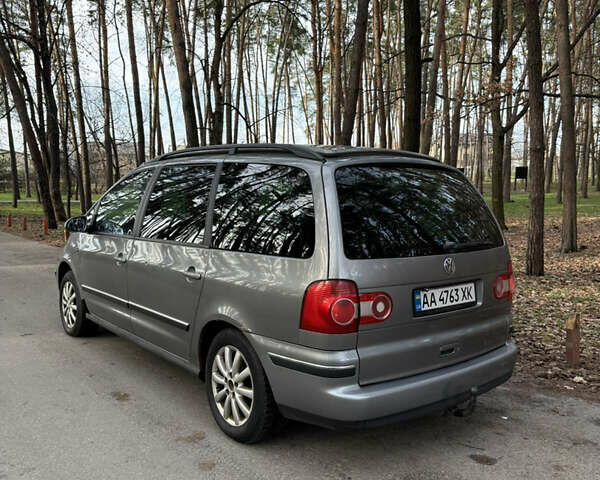 Серый Фольксваген Шаран, объемом двигателя 1.9 л и пробегом 300 тыс. км за 4450 $, фото 4 на Automoto.ua