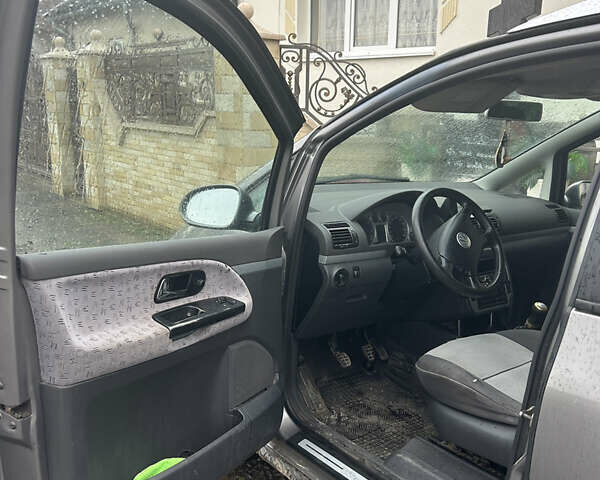 Серый Фольксваген Шаран, объемом двигателя 2 л и пробегом 324 тыс. км за 4500 $, фото 11 на Automoto.ua