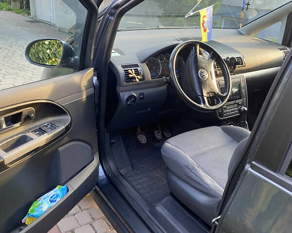 Фольксваген Шаран 2005 в Перемышлянах на Automoto.ua Серый Фольксваген Шаран, объемом двигателя 1.97 л и пробегом 315 тыс. км за 7200 $, фото 7 на Automoto.ua