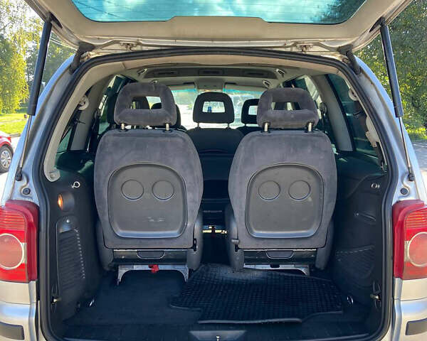 Серый Фольксваген Шаран, объемом двигателя 1.9 л и пробегом 250 тыс. км за 5500 $, фото 10 на Automoto.ua